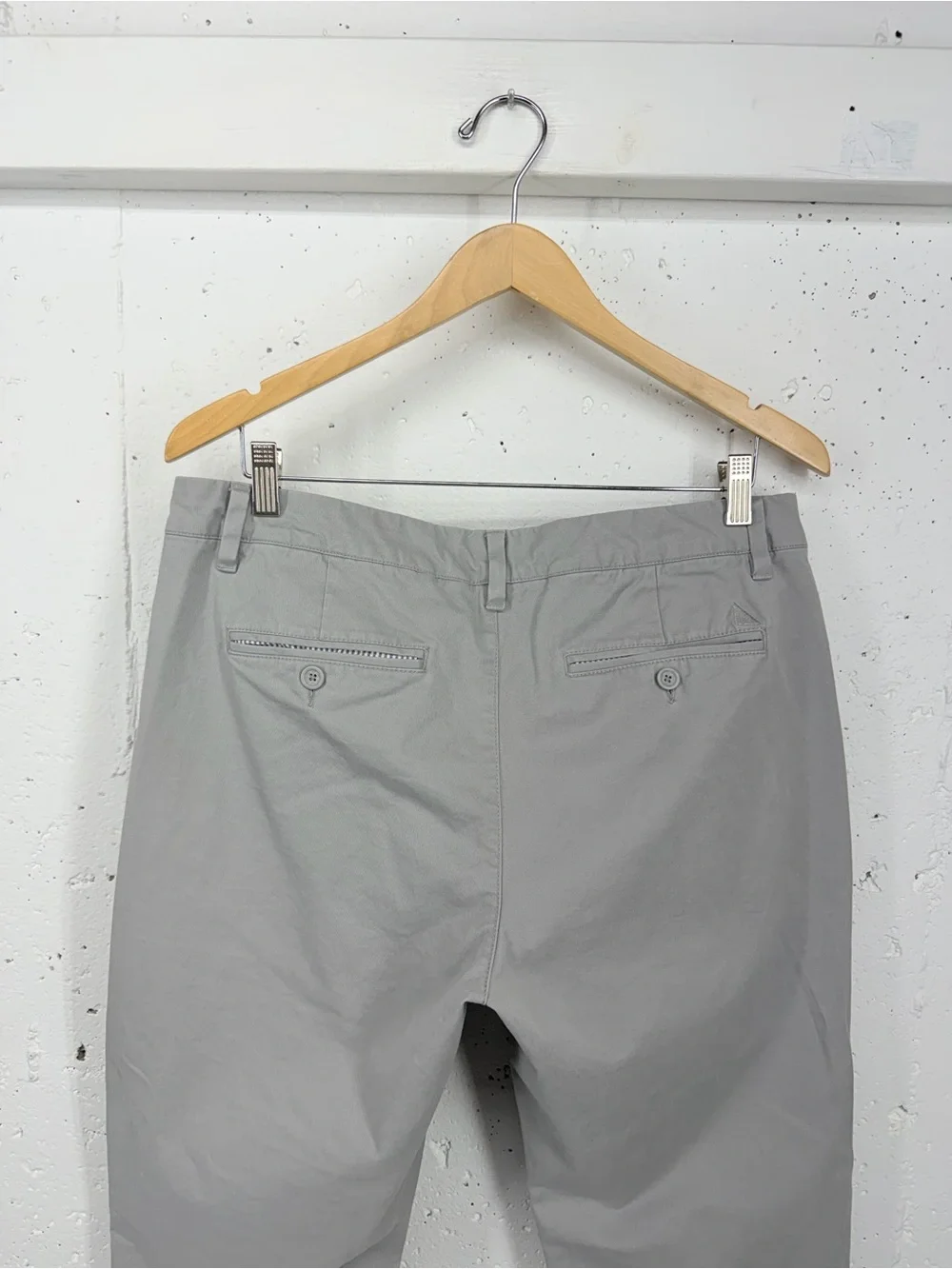 Untuckit Men’s size 34 St. Clair Relaxed Gray Chino Pants
